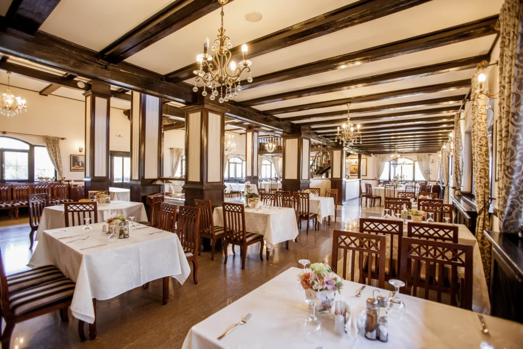 Restaurante nunti Brasov, locatii evenimente, salon nunta 150 persoane, nunta in aer liber la munte, restaurante nunti Romania, nunta all inclusive, meniuri nunta, meniuri botez, restaurant botez 30 persoane, botez la munte